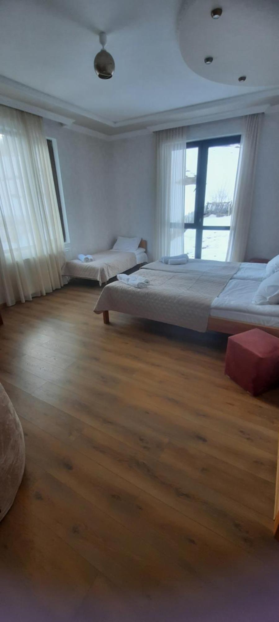 Mishgu Qor Hotel Местия Екстериор снимка